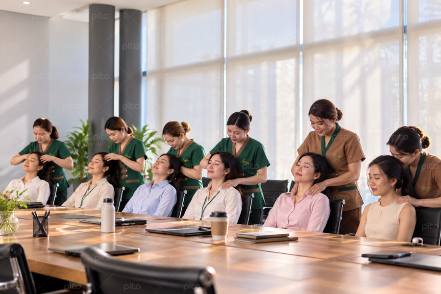 Massage Cổ Vai Gáy Tại Văn Phòng