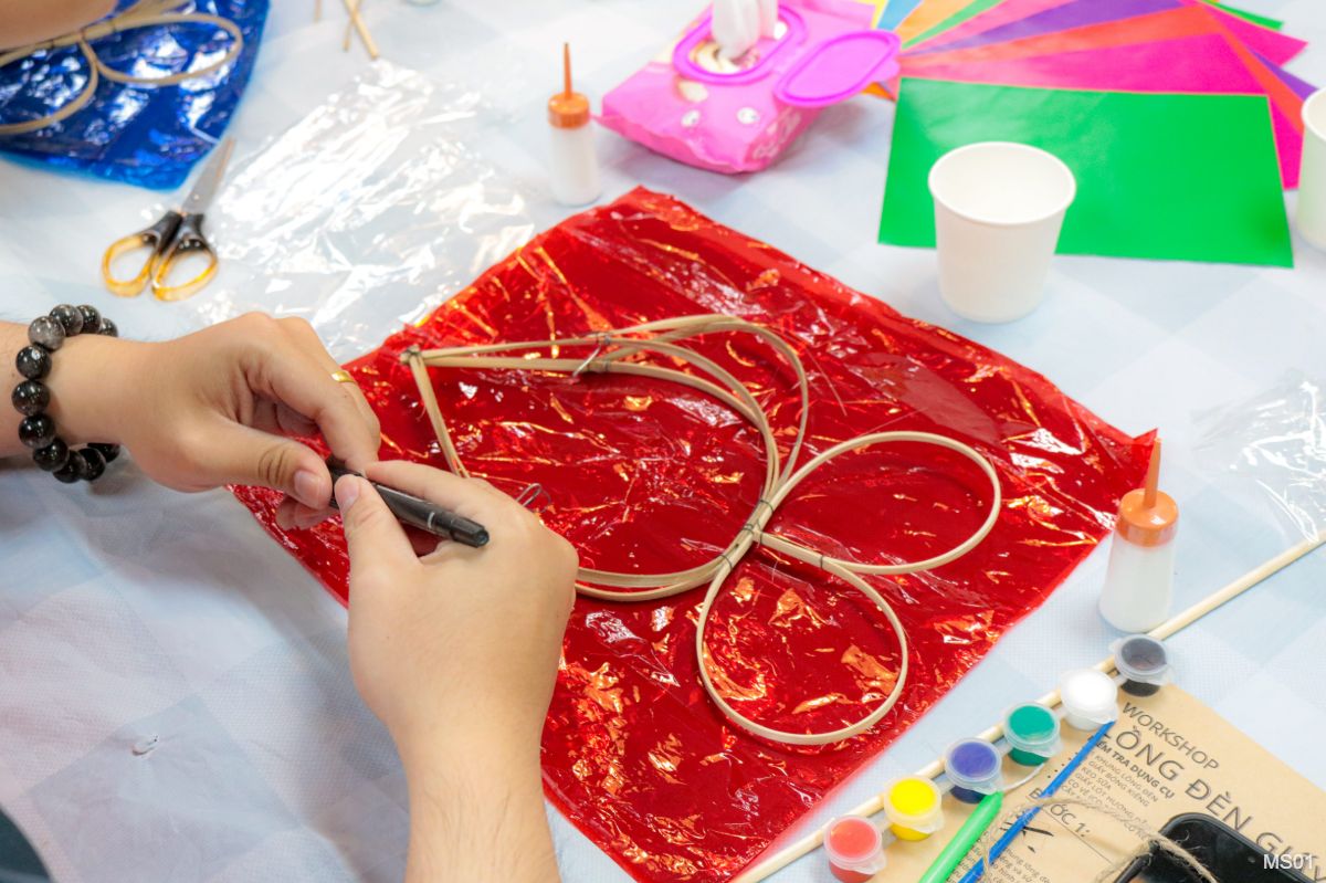 Workshop Làm Lồng Đèn Giấy Kính 2