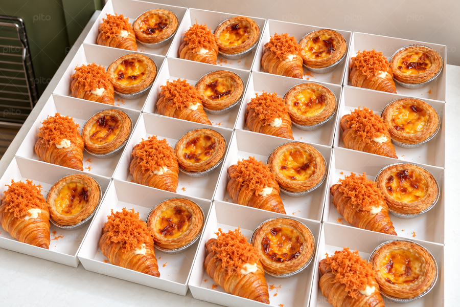 Box Croissant Chà Bông và Tart Trứng