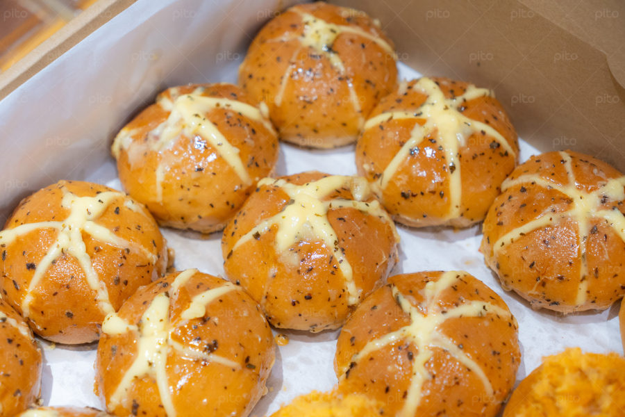 Box bánh mì bơ tỏi và bánh mì chà bông 5