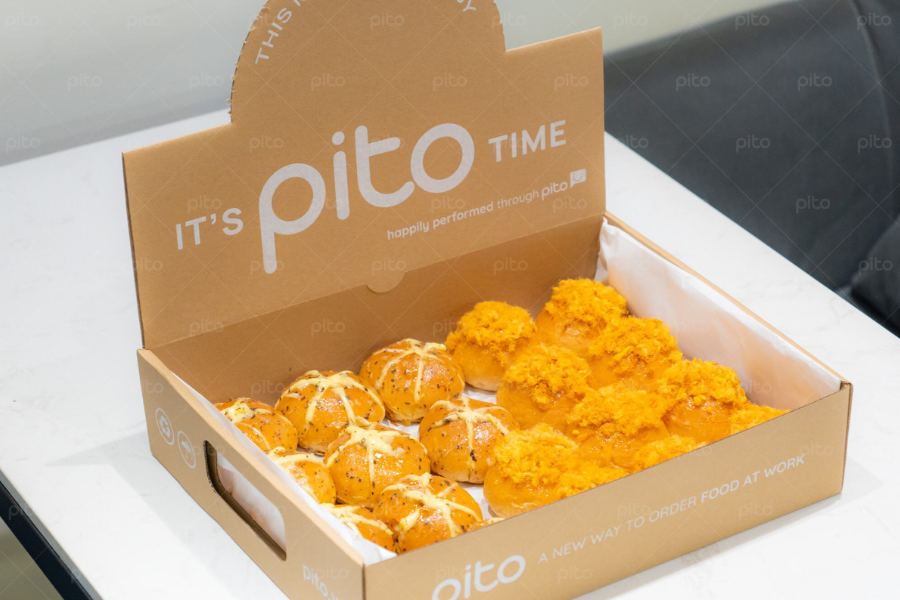 Box bánh mì bơ tỏi và bánh mì chà bông 4